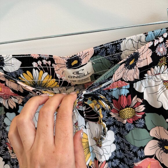 Floral Oneill Capri Pants - Picture 4 of 4